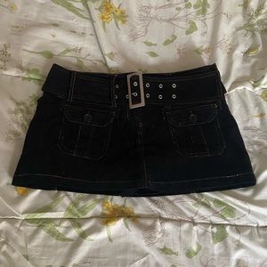 Basil 25 early 2000s belted black mini skort